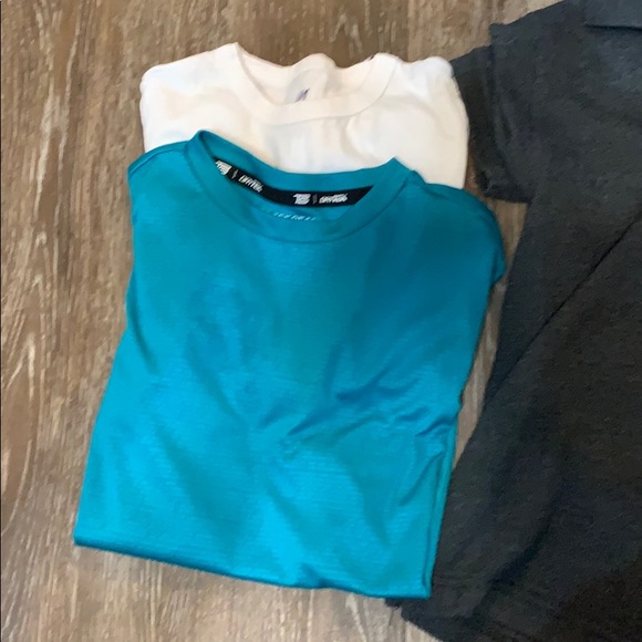 4 tops size boys 7/8 - Picture 3 of 3